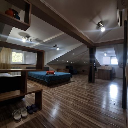 Apartments On Mustafa Ozturk Alma-Ata Buitenkant foto