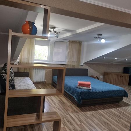 Apartments On Mustafa Ozturk Alma-Ata Buitenkant foto