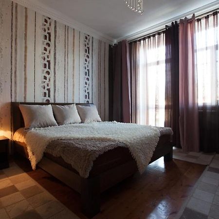 Apartments On Mustafa Ozturk Alma-Ata Buitenkant foto